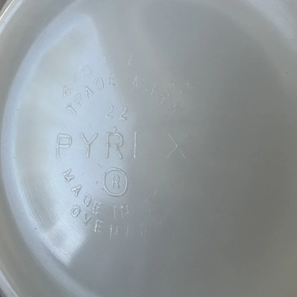 Vintage Pyrex BUTTERFLY GOLD 443 Cinderella Mixing Bowl 2.5 quart